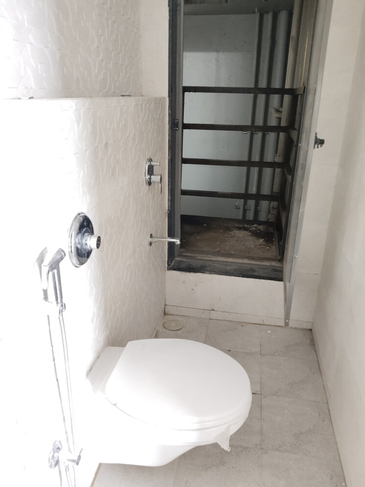 Bathroom, uk-iridium 1 Bedroom 410 Sq.Ft. Apartment In Kandivali East Mumbai 9560245