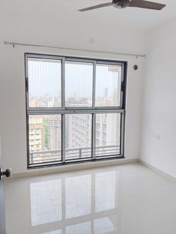 2 BHK Apartment For Rent in UK Iridium, Kandivali East
