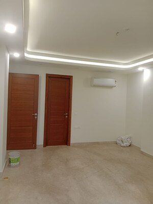Room in 4 BHK Builder Floor at South Extension I – for Rent
