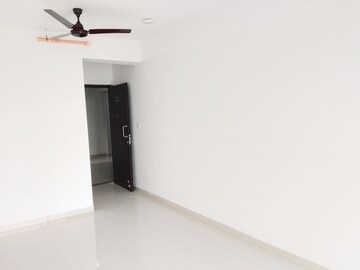 Room in 2 BHK Apartment at UK Iridium, Kandivali East – for Rent