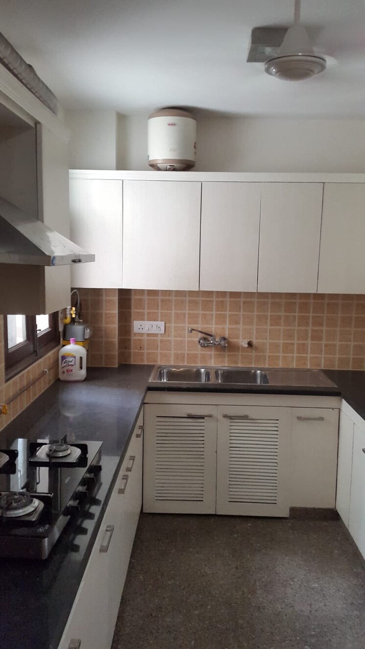Kitchen, safdarjung enclave 3 Bedroom 1800 Sq.Ft. Builder Floor In Safdarjung Enclave Delhi 9560293