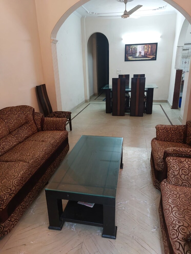 Living Room, south extension i 4 Bedroom 500 Sq.Yd. Builder Floor In South Extension I Delhi 9560292