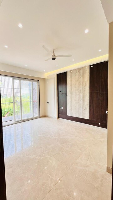 Room in 4 BHK Builder Floor at Ansal API Esencia, Sector 67 – for Sale