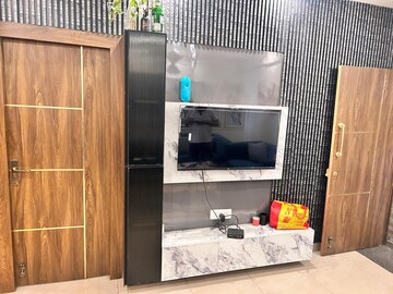 Room in 2 BHK Apartment at Suncity Avenue 76, Sector 76 – for Sale