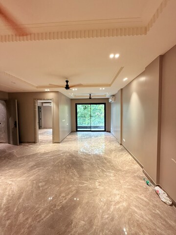 Building Lobby in 3 BHK Builder Floor at Ansal Sushant Lok I, Sector 43 – for Rent