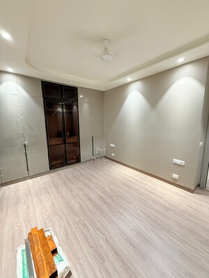 Room in 3 BHK Builder Floor at Ansal Sushant Lok I, Sector 43 – for Rent