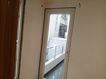 Building Lobby in 3 BHK Builder Floor at Ansal Sushant Lok I, Sector 43 – for Rent