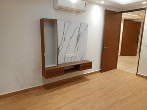 Room in 3 BHK Builder Floor at Ansal Sushant Lok I, Sector 43 – for Rent