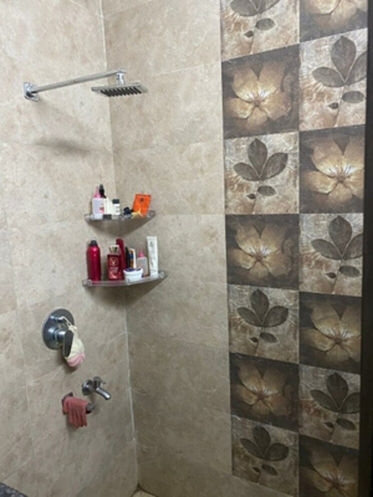 Bathroom, east-of-kailash-block-b-rwa 3 Bedroom 1400 Sq.Ft. Builder Floor In East Of Kailash Delhi 9560196