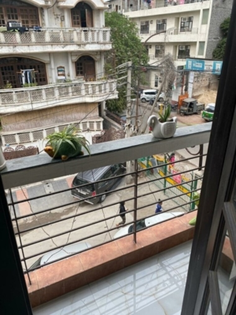 Balcony, east-of-kailash-block-b-rwa 3 Bedroom 1400 Sq.Ft. Builder Floor In East Of Kailash Delhi 9560196