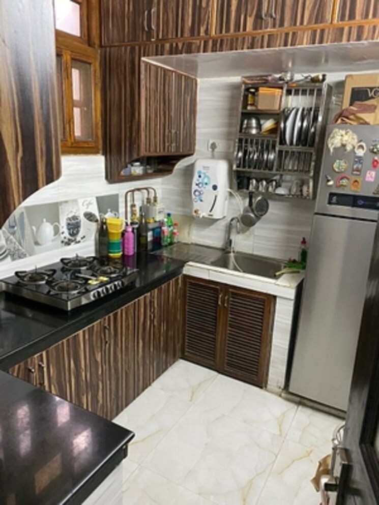 Kitchen, east-of-kailash-block-b-rwa 3 Bedroom 1400 Sq.Ft. Builder Floor In East Of Kailash Delhi 9560196