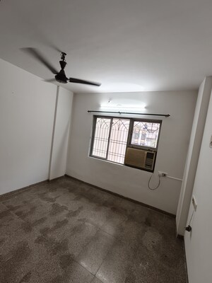 Room in 1 BHK Apartment at Dheeraj Enclave, Borivali East – for Rent