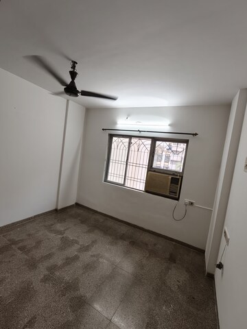 Room in 1 BHK Apartment at Dheeraj Enclave, Borivali East – for Rent