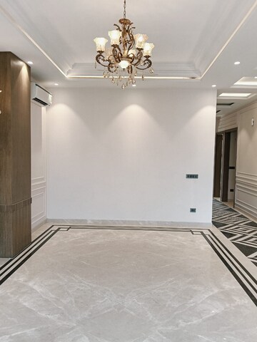 Room in 3 BHK Builder Floor at East Of Kailash – for Sale