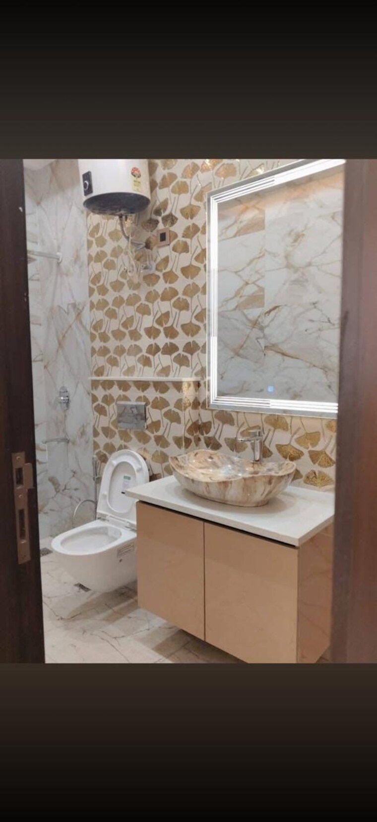 Bathroom, nehru enclave 3 Bedroom 2000 Sq.Ft. Builder Floor In Nehru Enclave Delhi 9560641