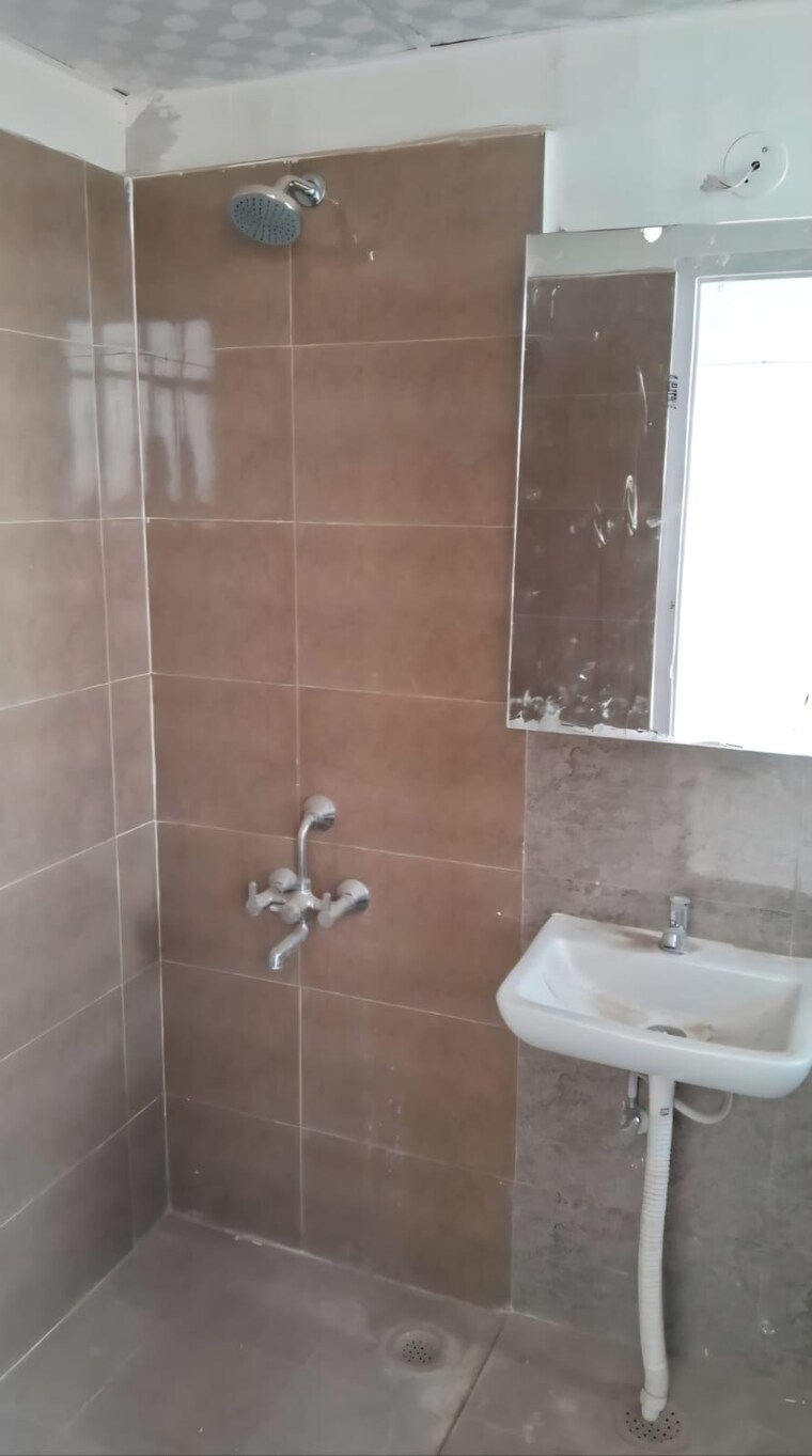 Bathroom, suncity-avenue-76 2 Bedroom 682 Sq.Ft. Apartment In Sector 76 Gurgaon 9560657