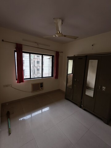 Room in 1 BHK Apartment at Dheeraj Hill View Tower, Borivali East – for Rent