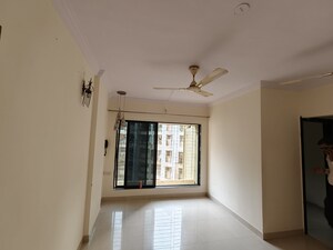 Room in 1 BHK Apartment at Dheeraj Hill View Tower, Borivali East – for Rent
