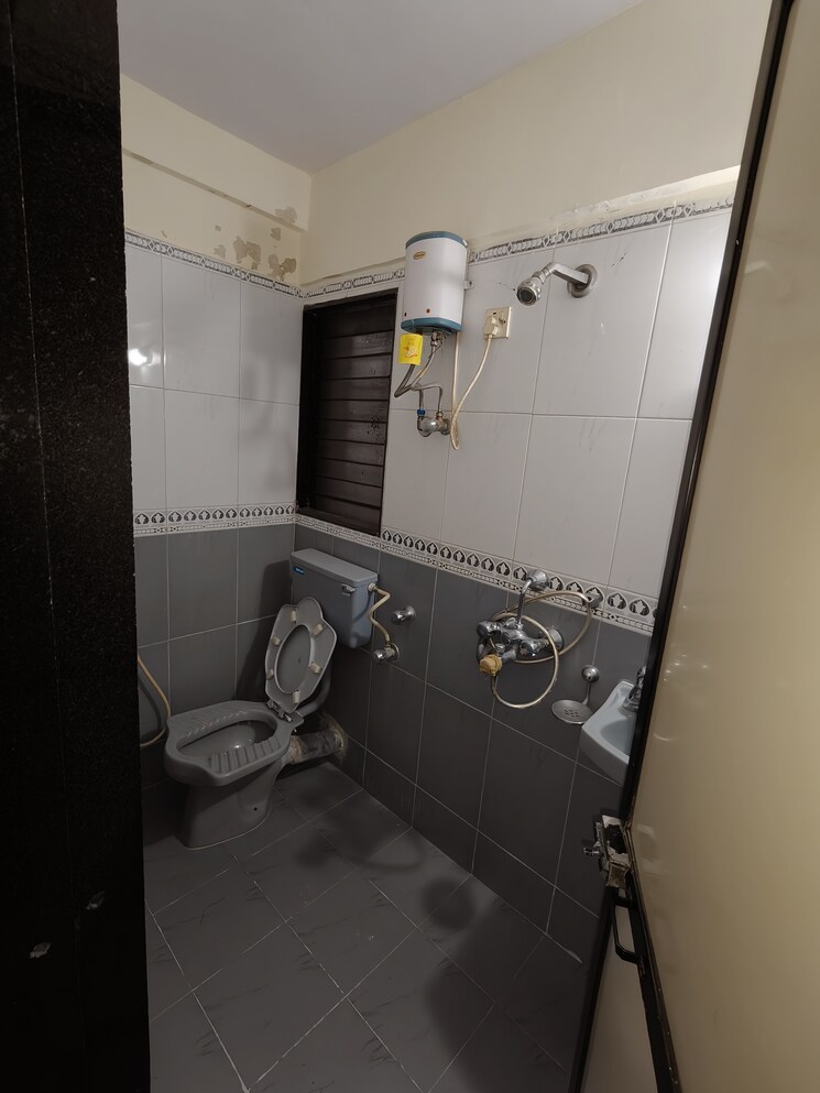 Bathroom, dheeraj-hill-view-tower 1 Bedroom 595 Sq.Ft. Apartment In Borivali East Mumbai 9560746