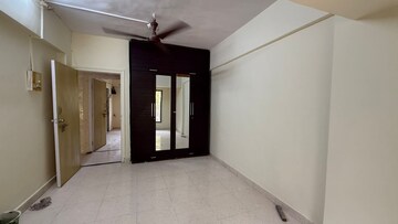 Room in 2 BHK Apartment at Ratna Samuha CHS, Andheri West – for Rent