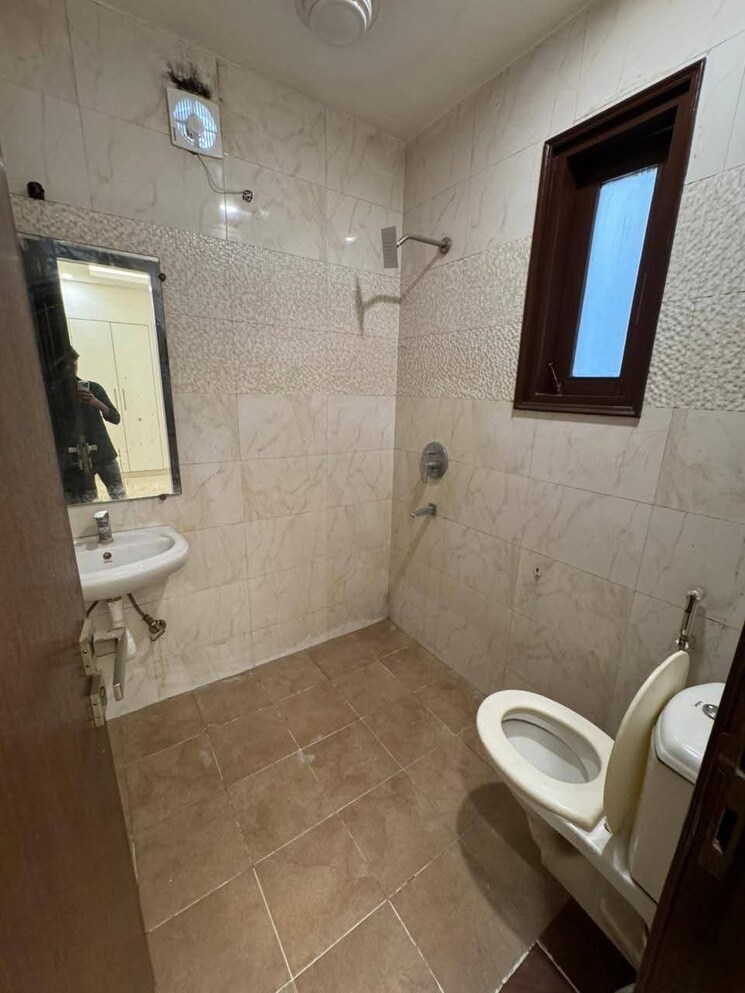 Bathroom, chattarpur 3 Bedroom 1150 Sq.Ft. Builder Floor In Chattarpur Delhi 9560809