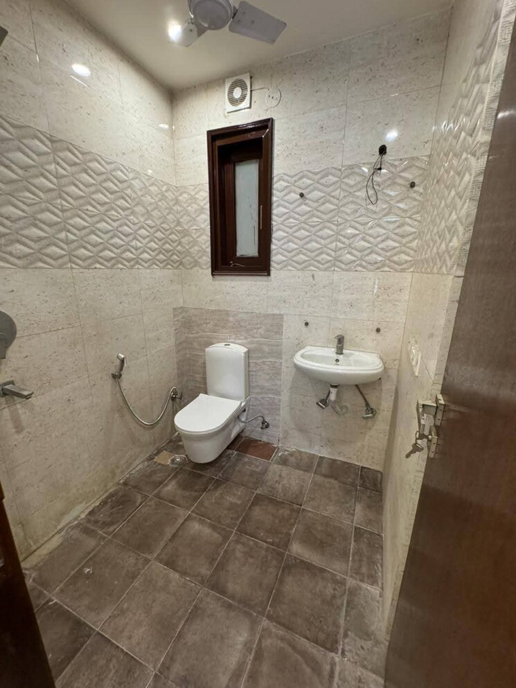 Bathroom, chattarpur 3 Bedroom 1150 Sq.Ft. Builder Floor In Chattarpur Delhi 9560809