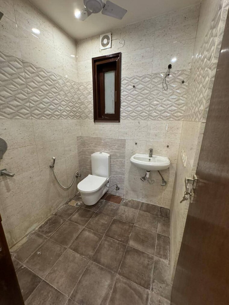 Bathroom, chattarpur 3 Bedroom 1150 Sq.Ft. Builder Floor In Chattarpur Delhi 9560809