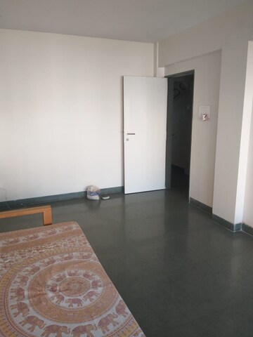 Room in 2 BHK Apartment at Greenfields CHS, Andheri West – for Rent