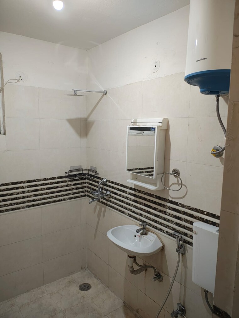 Bathroom, shree-vardhman-green-court 2 Bedroom 690 Sq.Ft. Apartment In Sector 90 Gurgaon 9560945