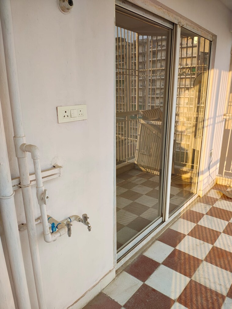 Balcony, shree-vardhman-green-court 2 Bedroom 690 Sq.Ft. Apartment In Sector 90 Gurgaon 9560945