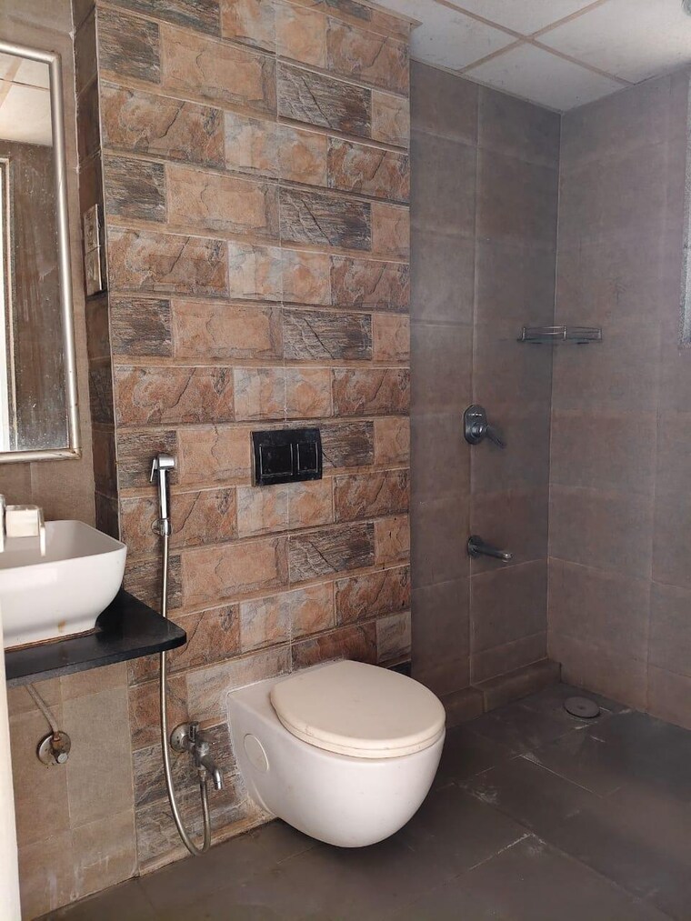 Bathroom, mittal-crest 3 Bedroom 1650 Sq.Ft. Apartment In Kalyani Nagar Pune 9560853