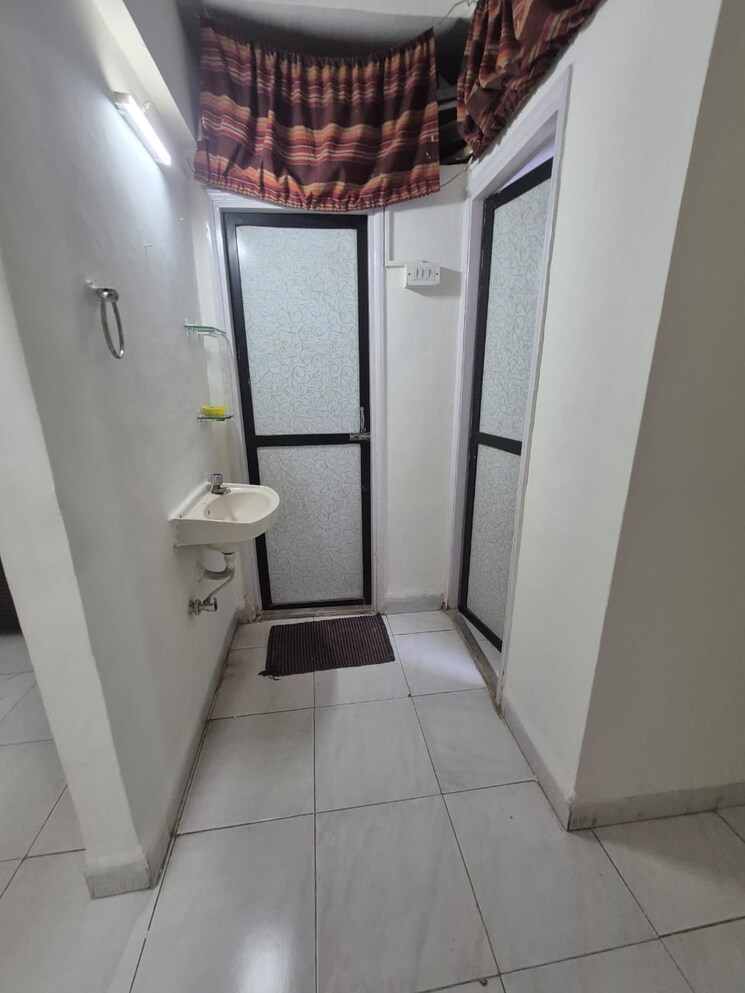 Bathroom, gokul-nagari-1 1 Bedroom 418 Sq.Ft. Apartment In Kandivali East Mumbai 9560939