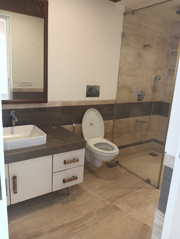 Bathroom, k-hemani-bay-view 4 Bedroom 4500 Sq.Ft. Apartment In Andheri West Mumbai 9560954