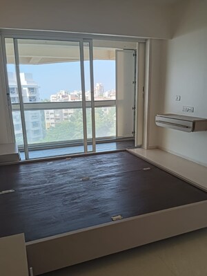 Room in 4 BHK Apartment at K Hemani Bay View, Andheri West – for Rent