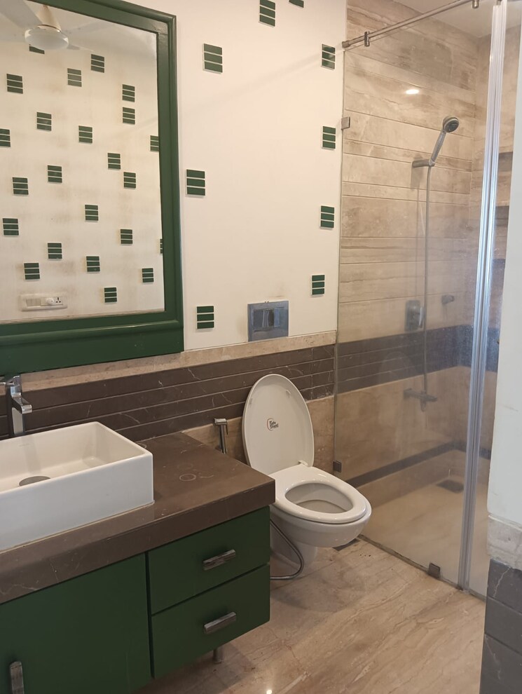 Bathroom, k-hemani-bay-view 4 Bedroom 4500 Sq.Ft. Apartment In Andheri West Mumbai 9560954