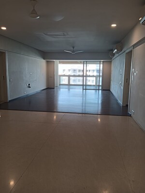 Room in 4 BHK Apartment at K Hemani Bay View, Andheri West – for Rent