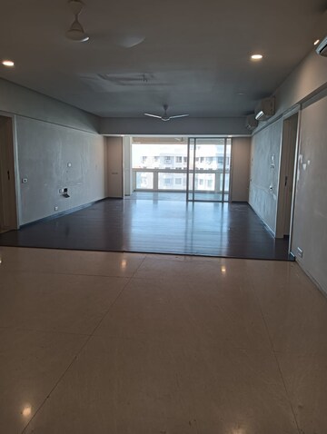 Room in 4 BHK Apartment at K Hemani Bay View, Andheri West – for Rent