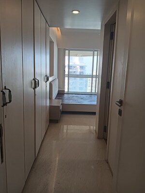 Room in 4 BHK Apartment at K Hemani Bay View, Andheri West – for Rent