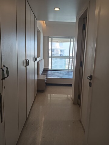 Room in 4 BHK Apartment at K Hemani Bay View, Andheri West – for Rent