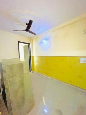 Furnished Amenities in 3 BHK Builder Floor at Nirman Vihar – for Rent