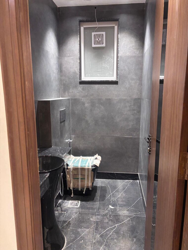 Bathroom, sector 23 3 Bedroom 2344 Sq.Ft. Builder Floor In Sector 23 Gurgaon 9561208