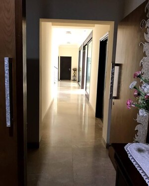 Building Lobby in 3 BHK Apartment at Parsvnath Exotica, Sector 53 – for Rent