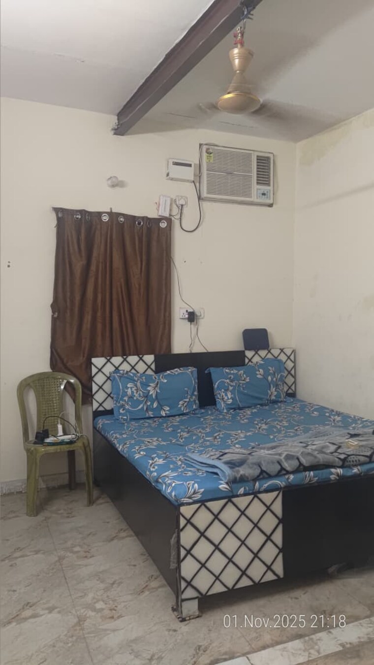 Bedroom, varun-enclave 1 RK 350 Sq.Ft. Apartment In Sector 28 Noida 9561060