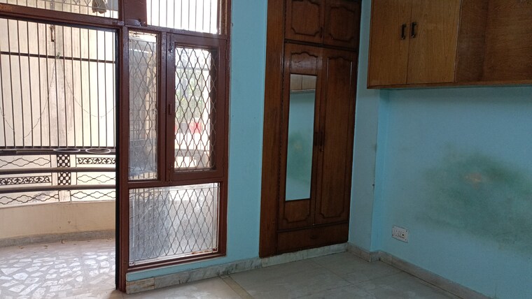 Room, vaishali sector 4 2 Bedroom 1000 Sq.Ft. Builder Floor In Vaishali Sector 4 Ghaziabad 9561120