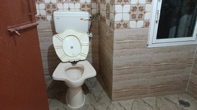 Bathroom, vaishali sector 4 2 Bedroom 1000 Sq.Ft. Builder Floor In Vaishali Sector 4 Ghaziabad 9561120