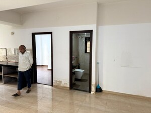 Room in 1 BHK Apartment at CCI Rivali Park, Borivali East – for Rent