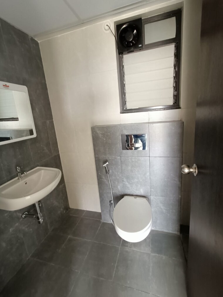 Bathroom, shapoorji-pallonji-joyville-hinjewadi 2 Bedroom 592 Sq.Ft. Apartment In Hinjewadi Pune 9561098