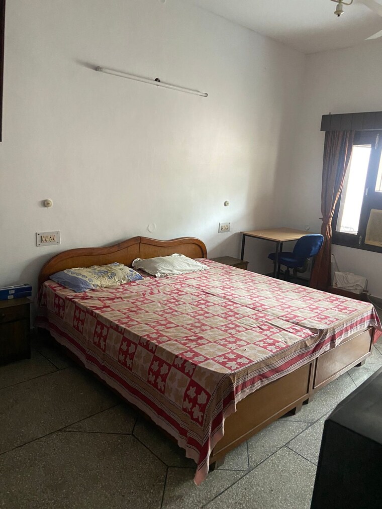 Bedroom, sector 43 1 Bedroom 500 Sq.Ft. Builder Floor In Sector 43 Chandigarh 9561136
