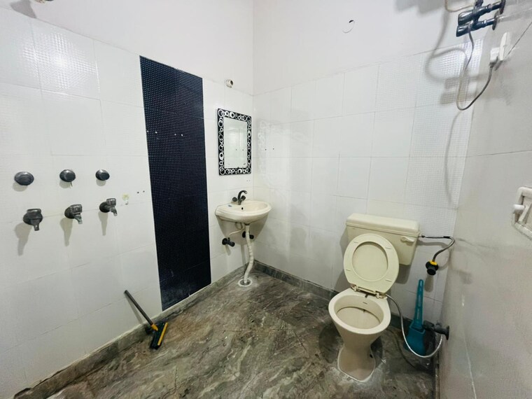 Bathroom, tarang-orchid 2 Bedroom 1500 Sq.Ft. Independent House In Sector 28 Faridabad 9561209
