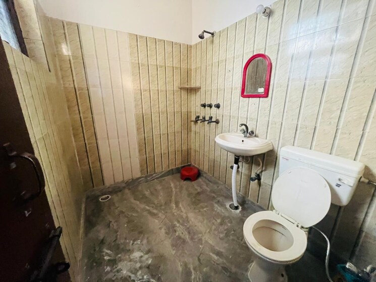 Bathroom, tarang-orchid 2 Bedroom 1500 Sq.Ft. Independent House In Sector 28 Faridabad 9561209